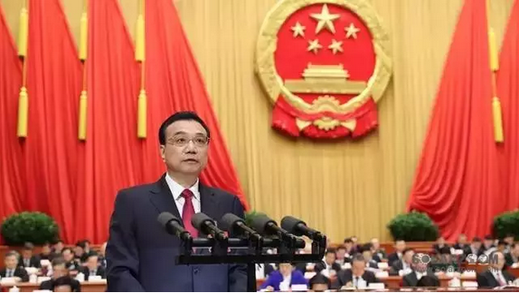 رئيس مجلس الدولة الصيني لي كه تشيانغ: إعطاء الأولوية لحماية توليد الطاقة الطاقة المتجددة إنترنت