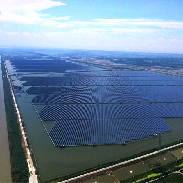 آخر 120 ميجاوات من الطاقة الشمسية يسبح مع الأسماك في الصين