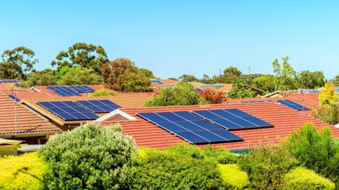 واحد في أربعة منازل كوينزلاند لديها الآن أنظمة الطاقة الشمسية المثبتة