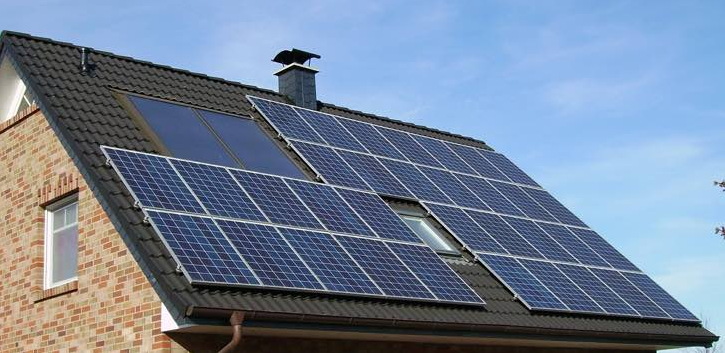 كيف يمكن أن نظم الطاقة الشمسية يوفر لك المال
