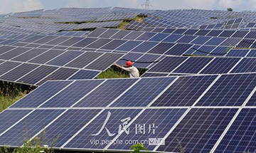 شنشى، أكبر محطة للطاقة الشمسية الضوئية الشمسية شينلينغ الجبال وضعت موضع التنفيذ