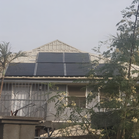 لوحة شمسية BLUESUN 415W مثبتة في نيجيريا